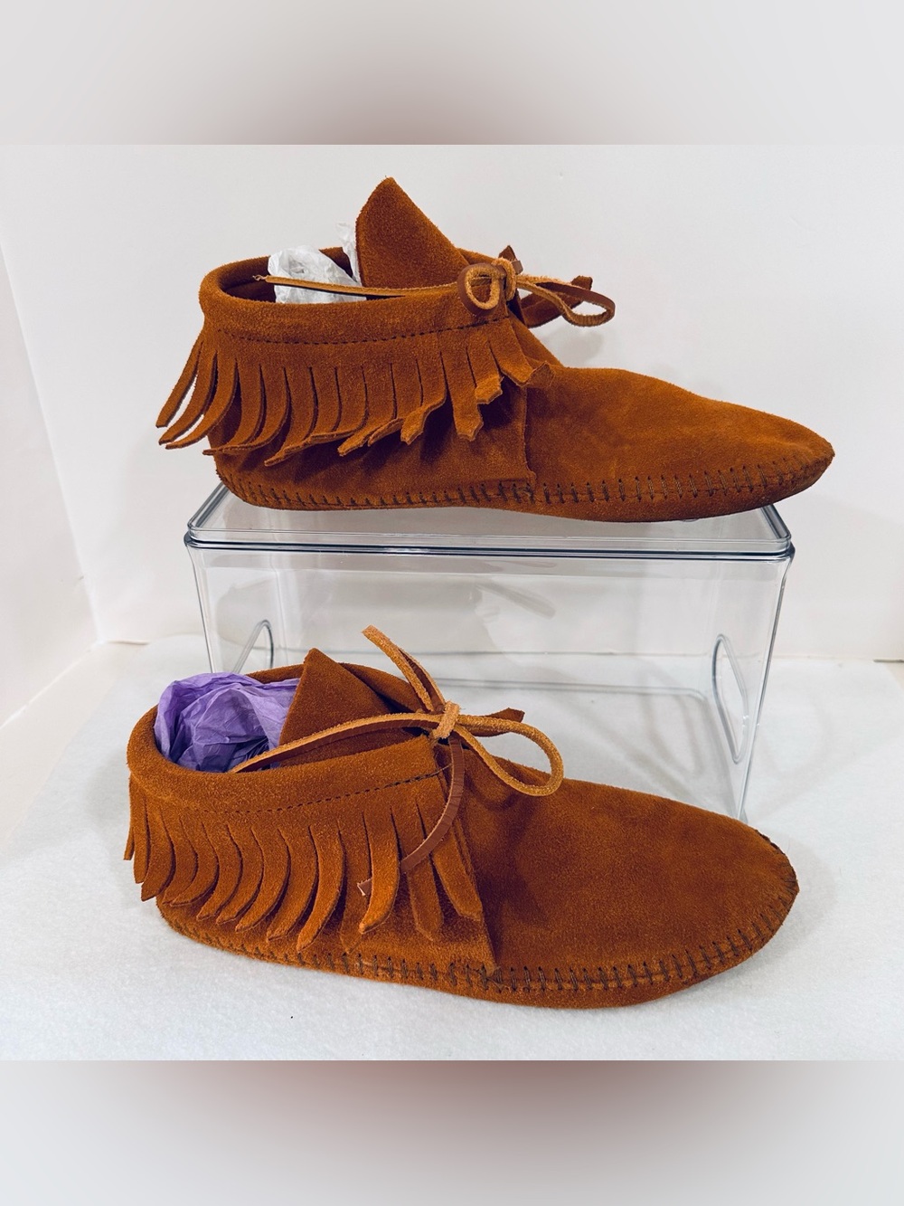 Minnetonka Women's Classic Fringe Leather Soft Sole Bootie Moccasin Fits like 9 - Picture 2 of 14